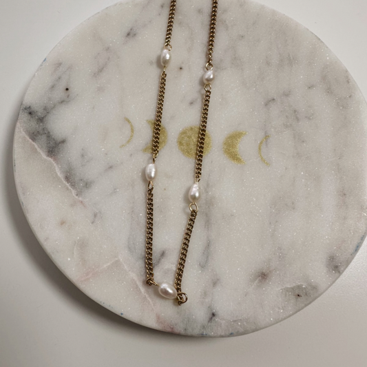 Natural perls chain